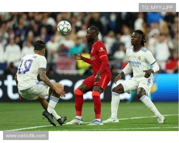 恩佐 vs 巴尔韦德:全能中场的覆盖范围与攻防贡献对比 恩佐 vs 巴尔韦德:全能中场的覆盖范围与攻防贡献对比