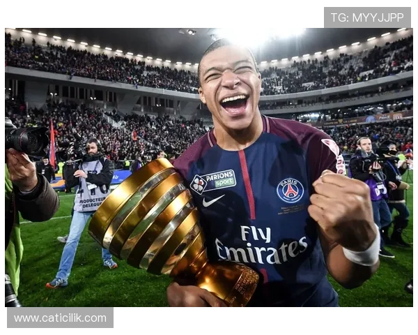 居莱尔 vs 维尼修斯：同代边锋天赋差距如何体现