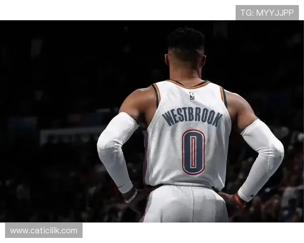 罗伯特森30+赛季持球组织，效率优于威少